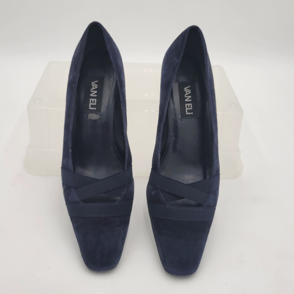 Van Eli Navy Suede Pump Low Heel Slip on Size 9.5 Smal issue inside one shoe